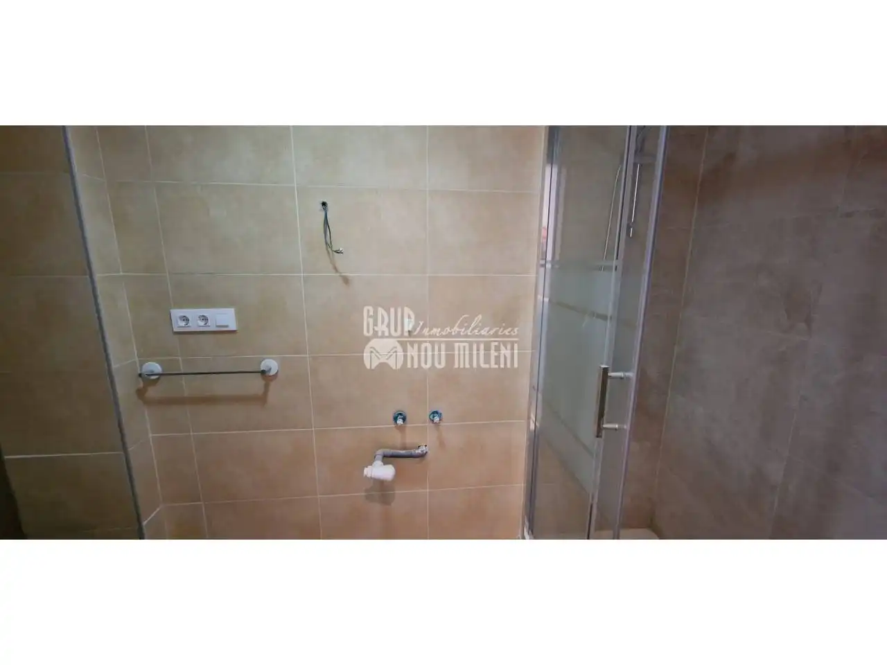 Baño de Piso en venta en Massanassa con Aire acondicionado, Calefacción y Jardín privado