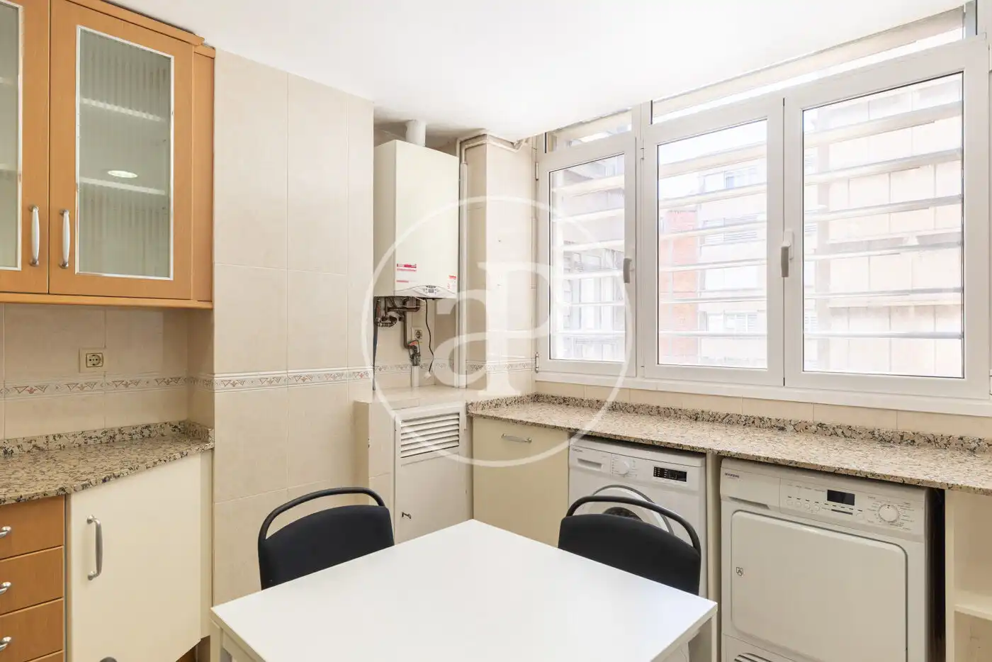 Küche von Wohnung zum Verkauf in Barcelona mit Heizung und Privatgarten