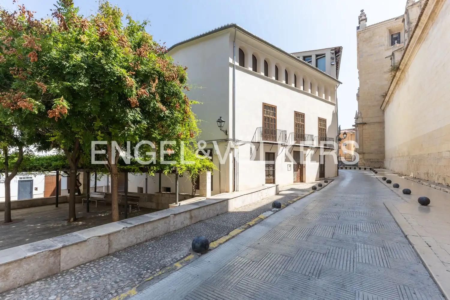 Vista exterior de Casa adosada en venda en Xàtiva amb Calefacció, Terrassa i Piscina