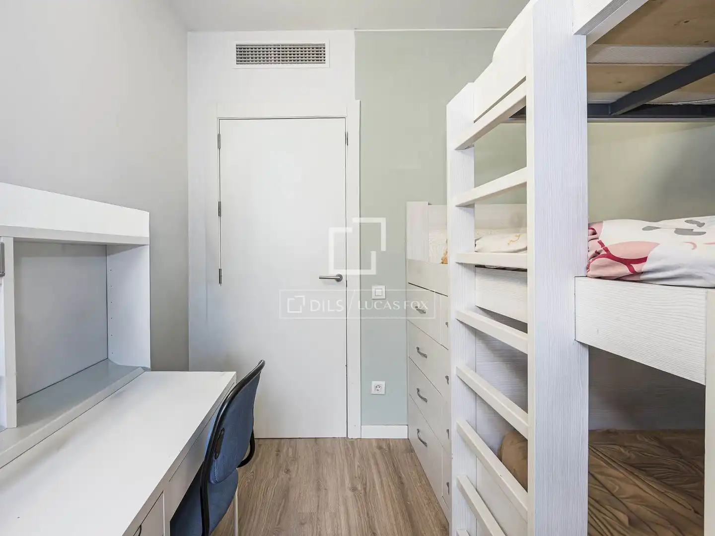 Schlafzimmer von Wohnung zum Verkauf in Sant Cugat del Vallès mit Klimaanlage, Terrasse und Schwimmbad