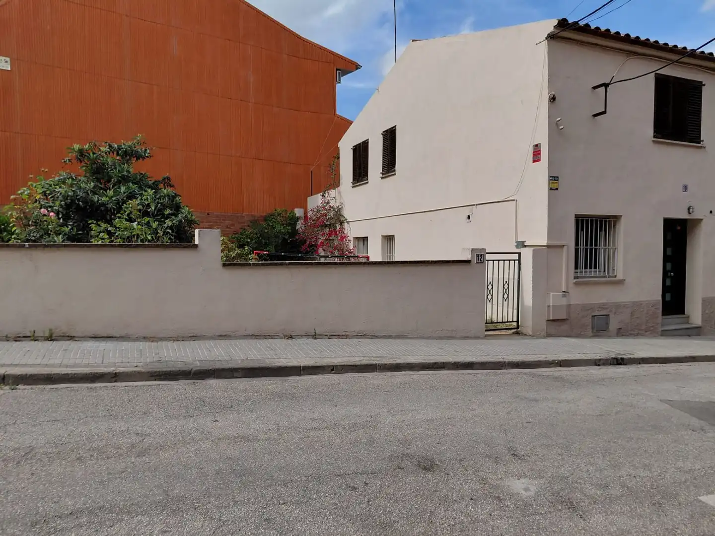 Außenansicht von Einfamilien-Reihenhaus zum Verkauf in Parets del Vallès mit Klimaanlage, Heizung und Privatgarten