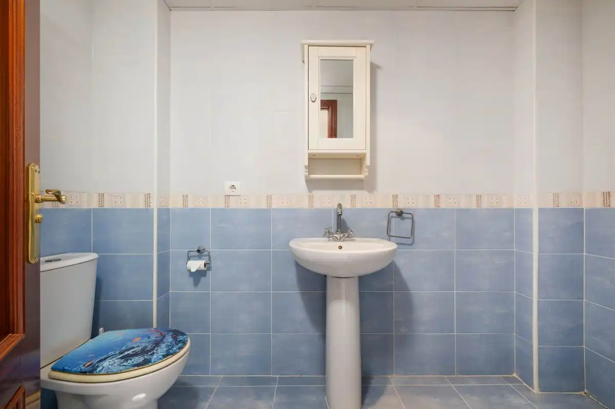 Baño de Casa adosada en venta en Espartinas con Calefacción y Amueblado