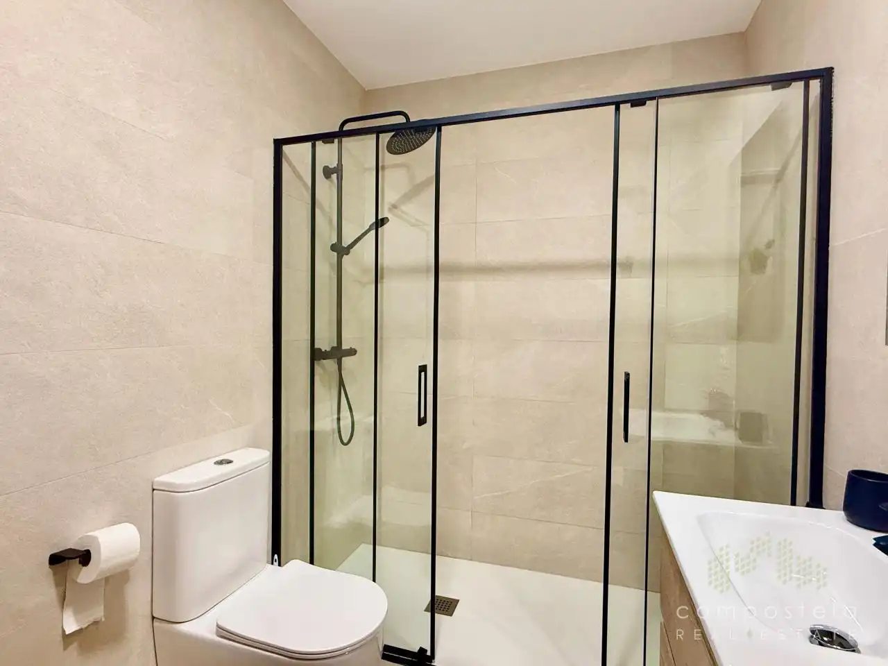 Badezimmer von Erdgeschoss zur Miete in Boqueixón mit Heizung und Möbliert