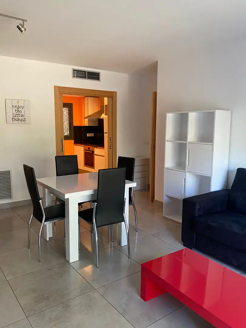 Menjador de Pis de lloguer en Girona amb Aire condicionat, Calefacció i Parquet