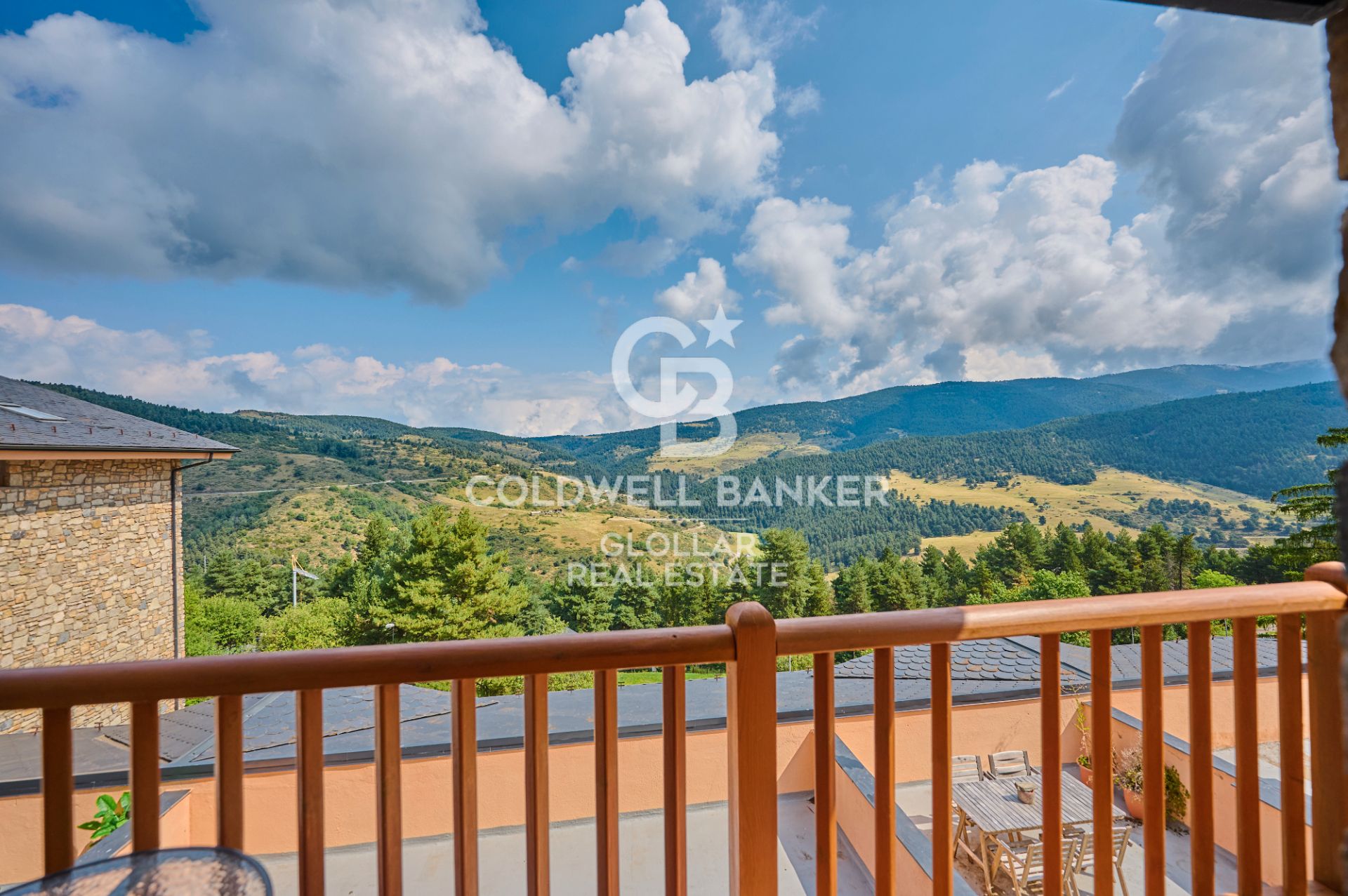 Terraza de Apartamento en venta en Alp con Calefacción, Trastero y Balcón