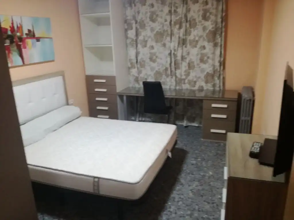 Habitación de Piso en venta en Granada con Calefacción, Terraza y Trastero