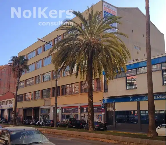 Vista exterior de Nave industrial de alquiler en L'Hospitalet de Llobregat con Calefacción y Alarma