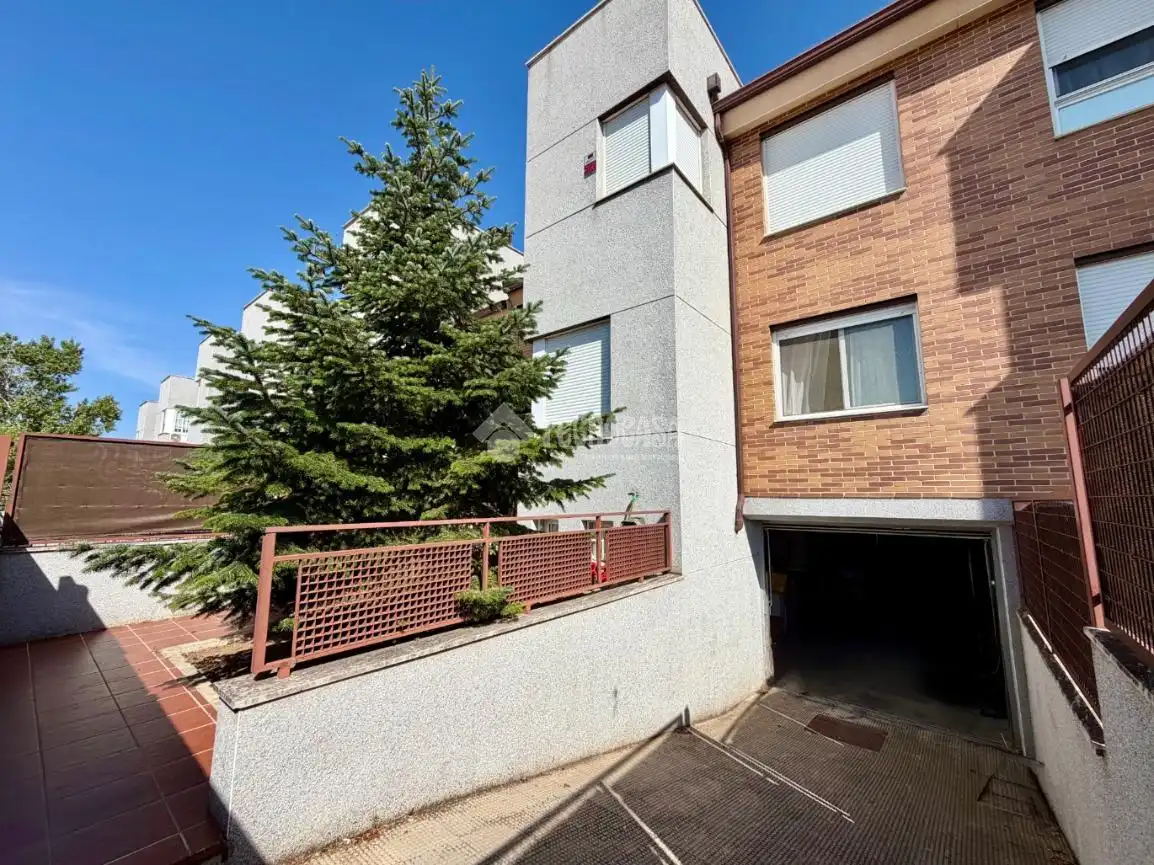 Casa pareada en venta en Villanueva de la Torre