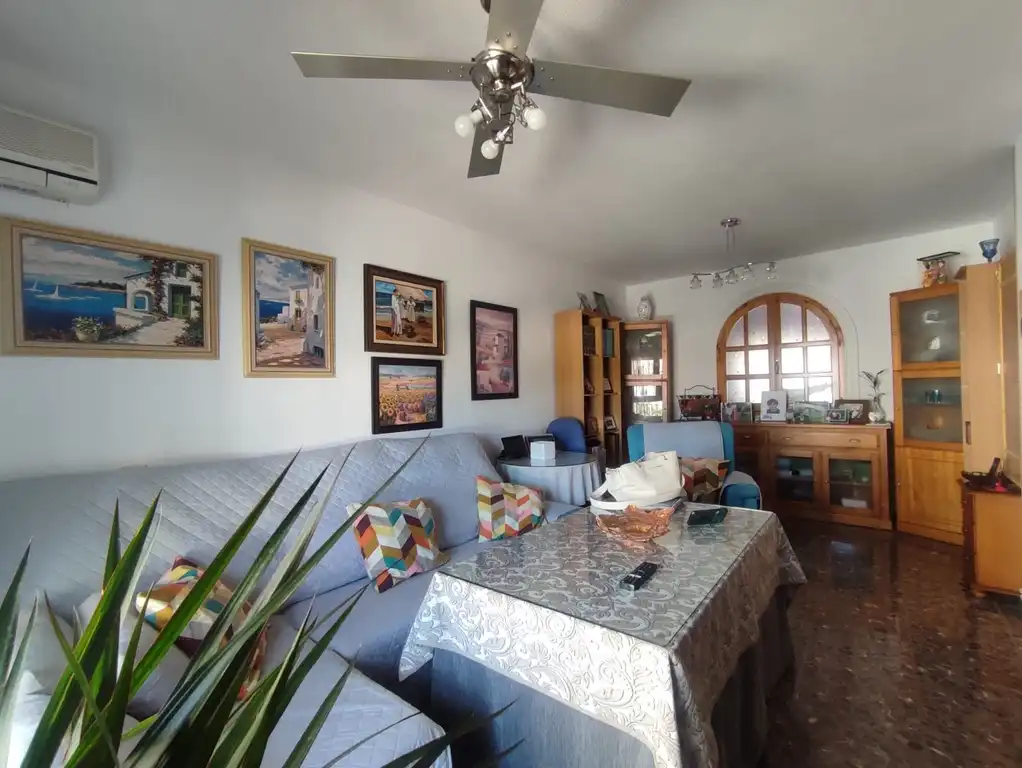 Sala d'estar de Casa adosada en venda en Vegas del Genil amb Aire condicionat, Moblat i Balcó