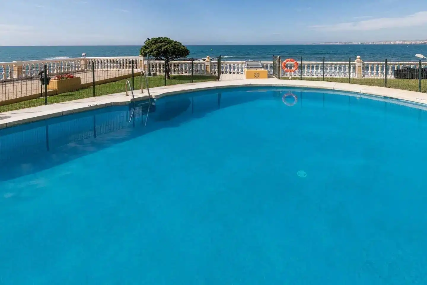 Piscina de Apartament de lloguer en Benalmádena amb Aire condicionat, Terrassa i Moblat