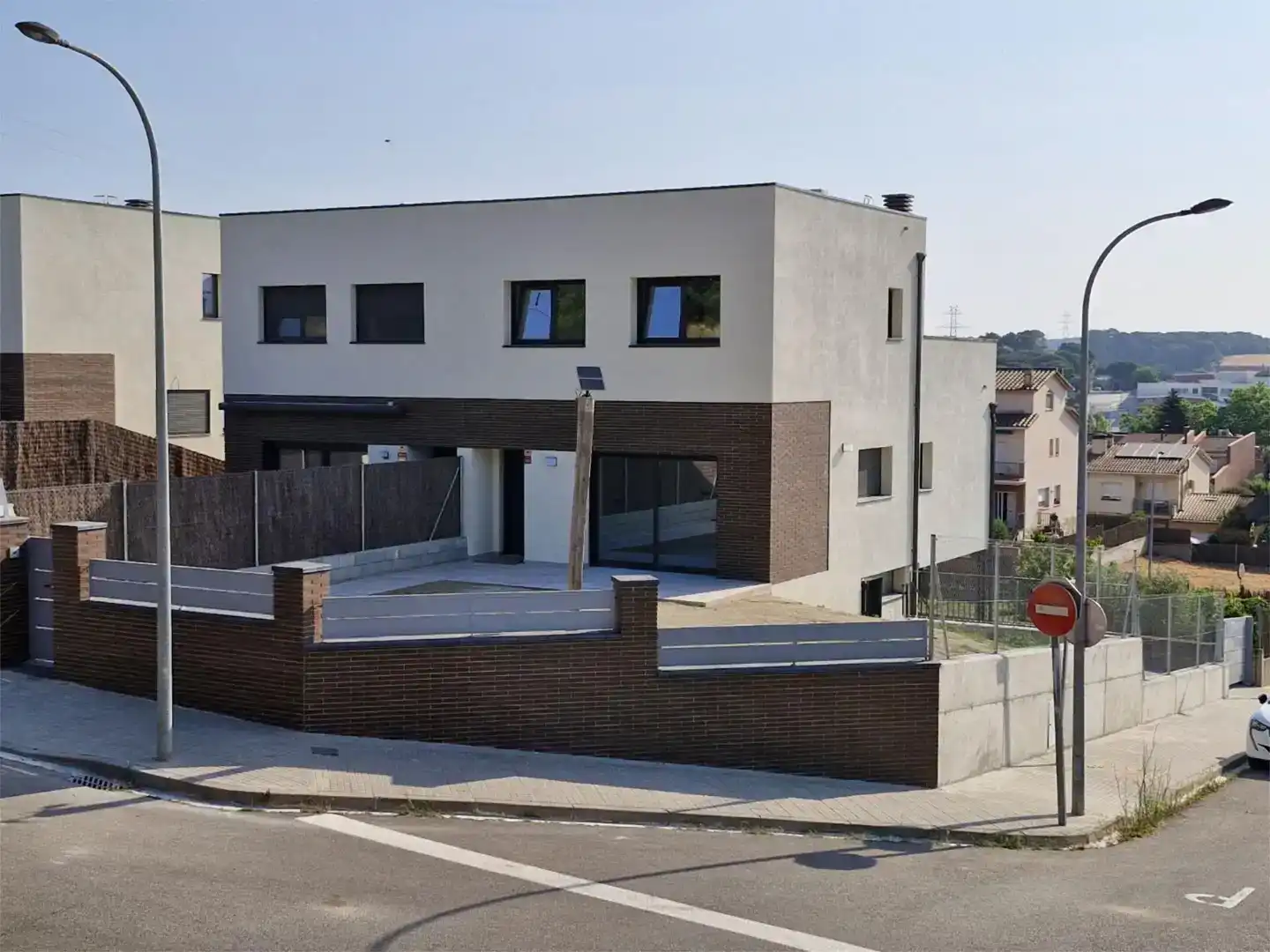 Vista exterior de Casa adosada en venda en Llinars del Vallès amb Aire condicionat