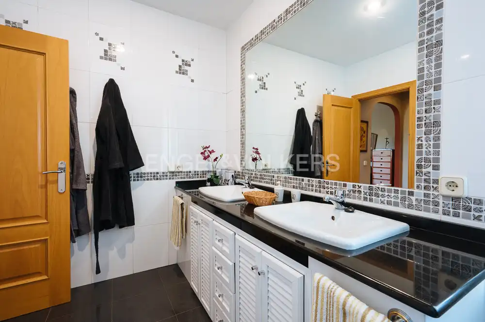 Baño de Casa o chalet en venta en Bormujos con Aire acondicionado, Calefacción y Jardín privado