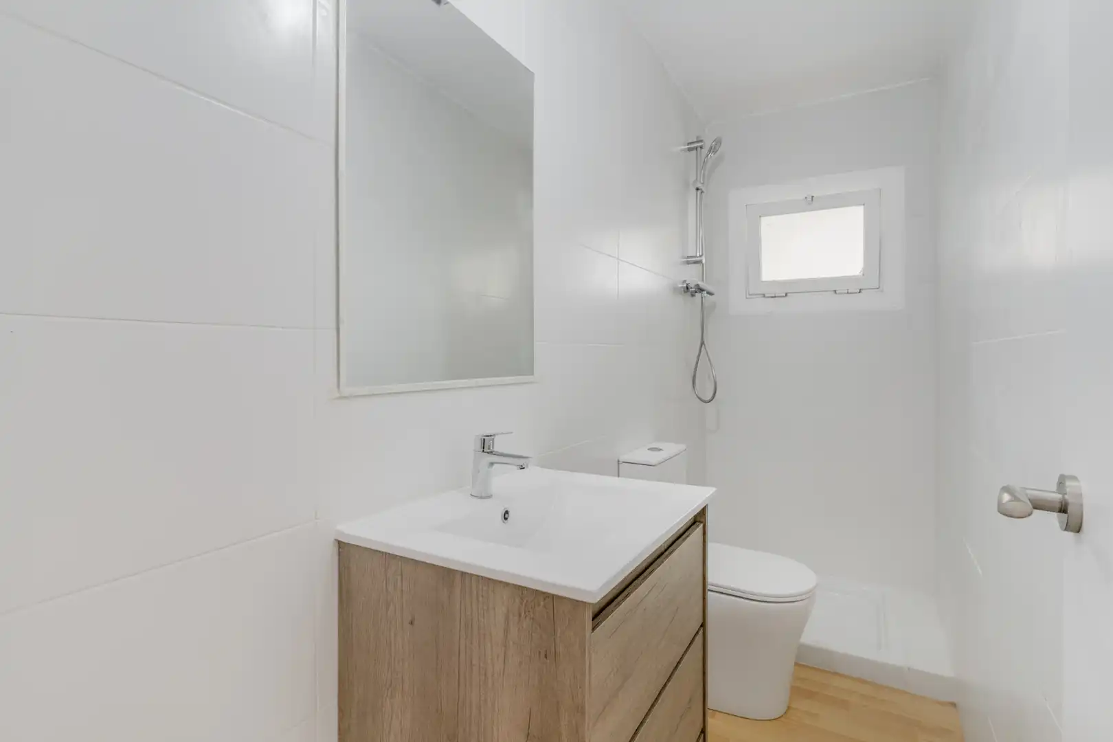 Bany de Pis en venda en Barcelona amb Parquet i Forn