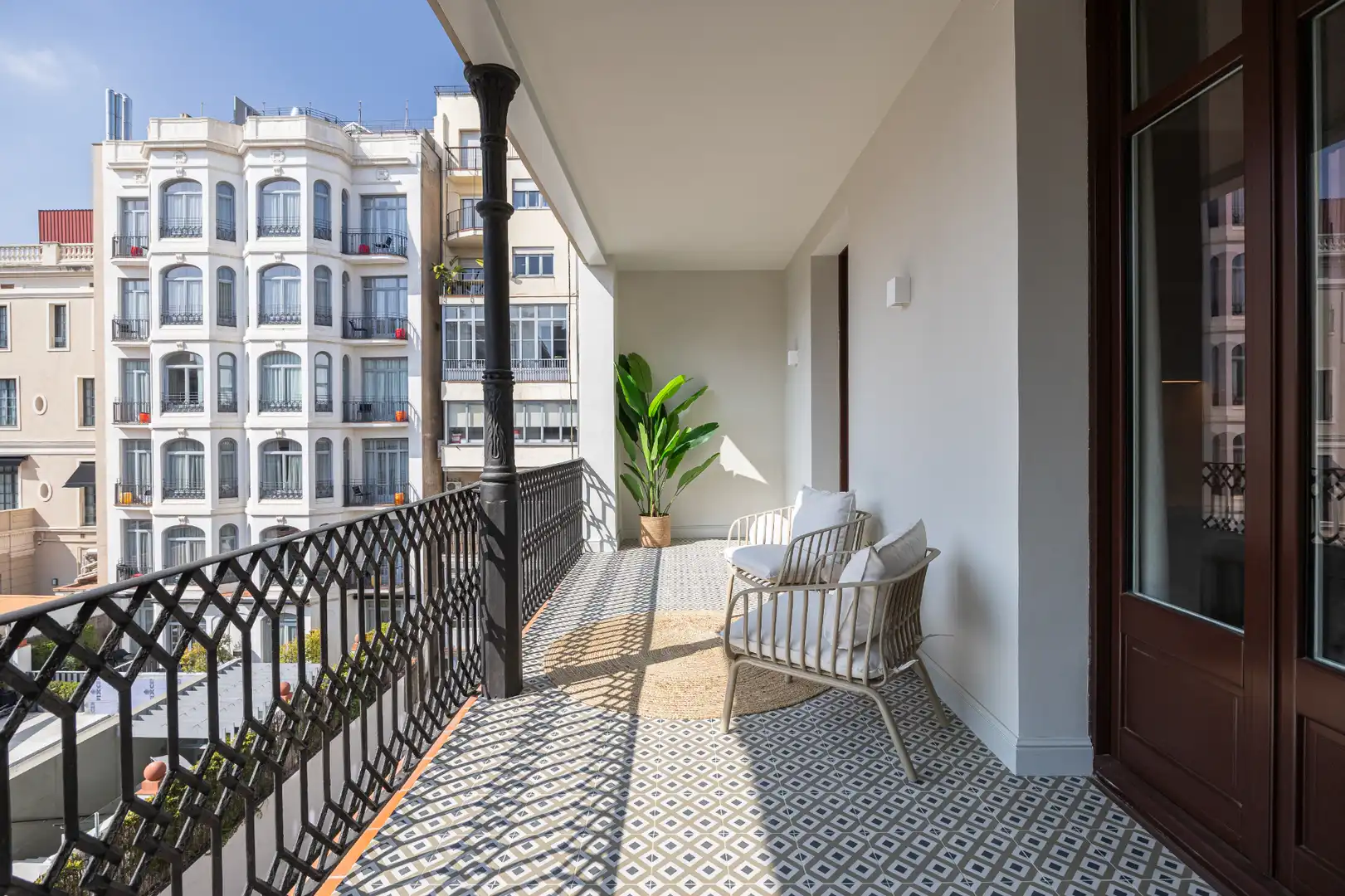 Flat with terrace for sale in Eixample