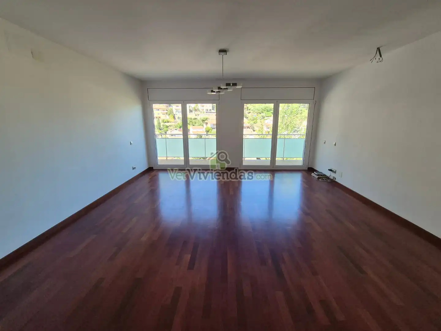 Sala de estar de Casa o chalet en venta en Vallirana con Aire acondicionado, Calefacción y Jardín privado