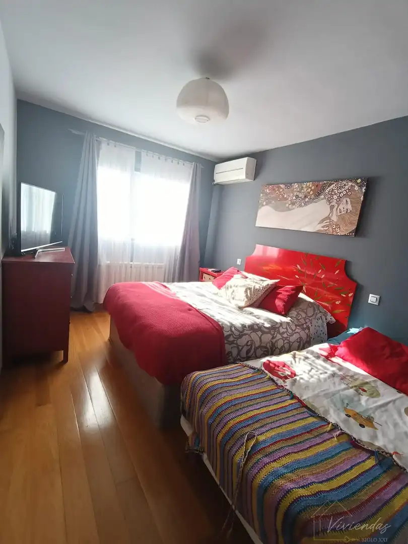 Schlafzimmer von Dachboden zum Verkauf in Villamanta mit Klimaanlage, Heizung und Terrasse