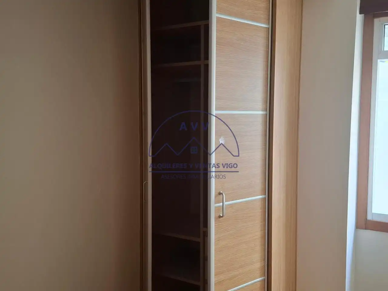 Bedroom of Flat for rent in Vigo   with Parquet flooring