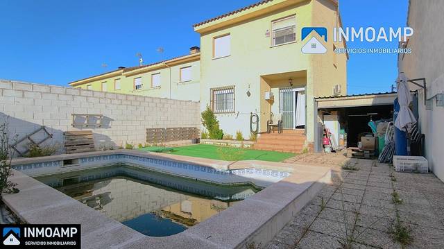 Casa adosada en Venta en Calle Calle Folique en Carranque