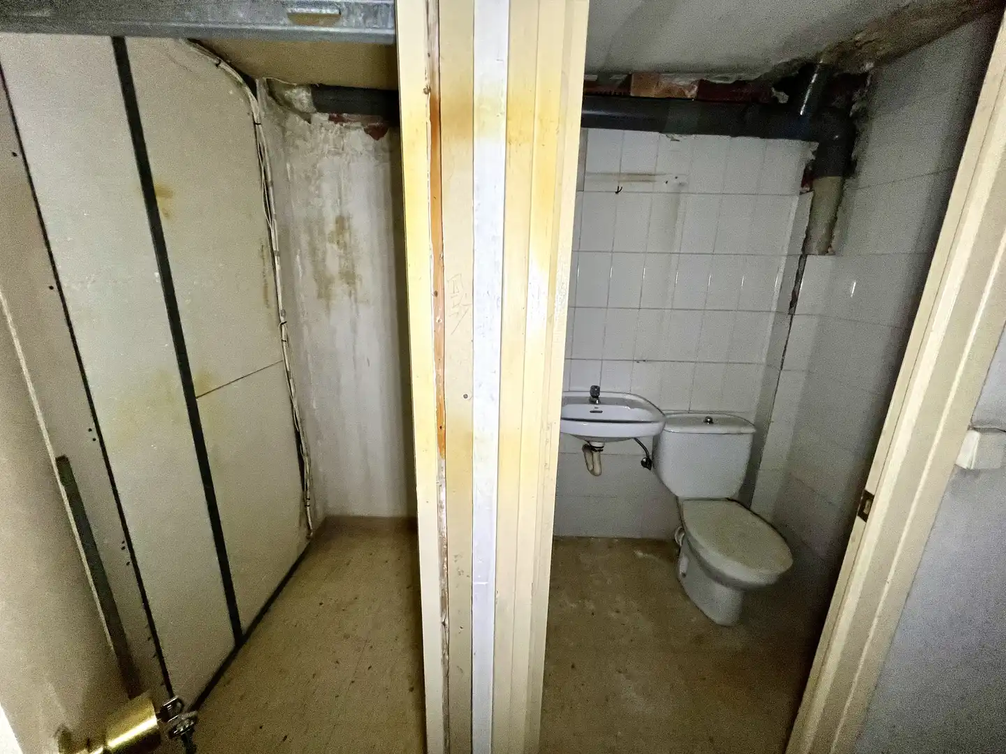 Baño de Local en venta en Lleida