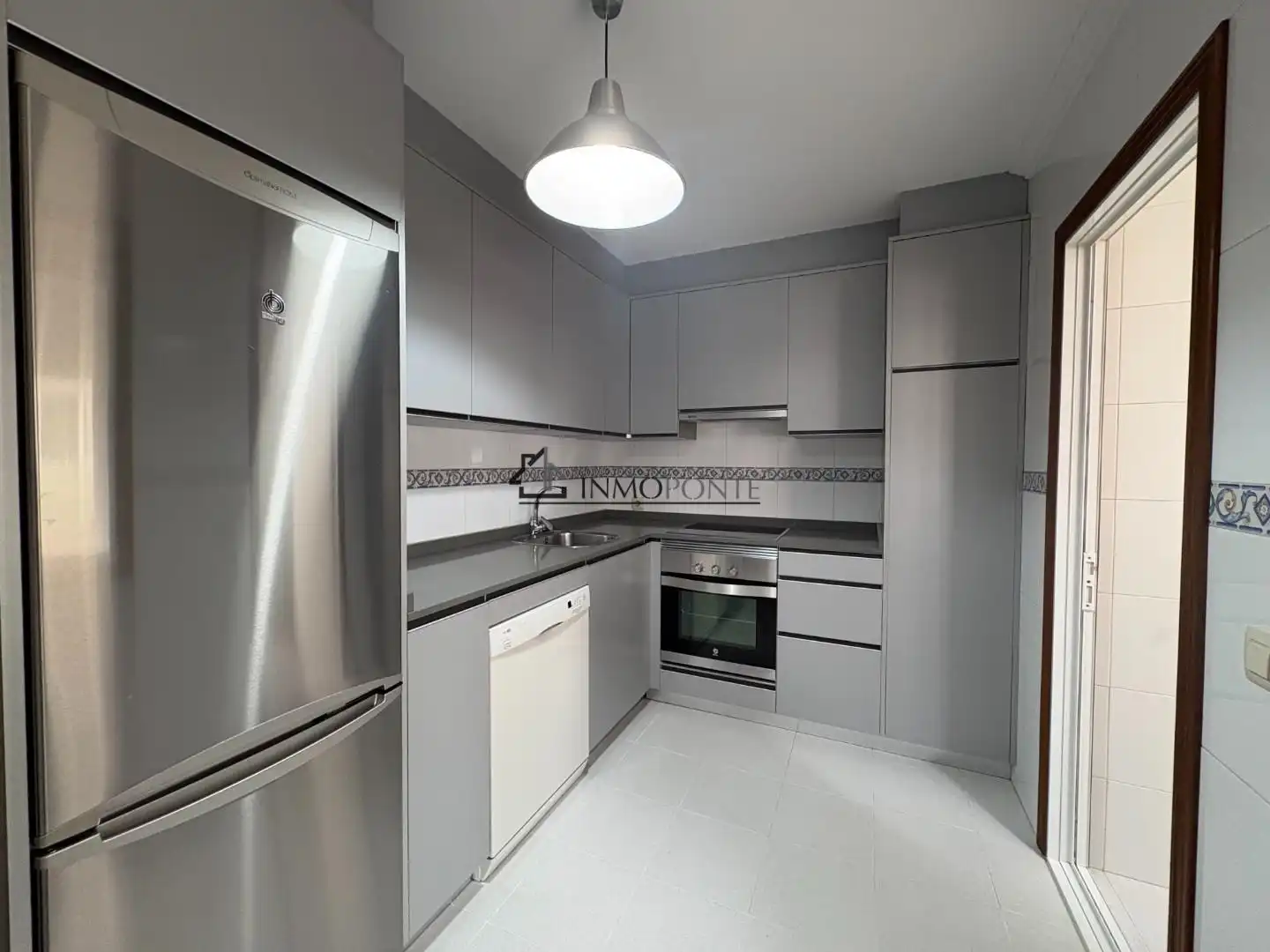 Cocina de Piso de alquiler en Pontevedra Capital  con Calefacción y Trastero