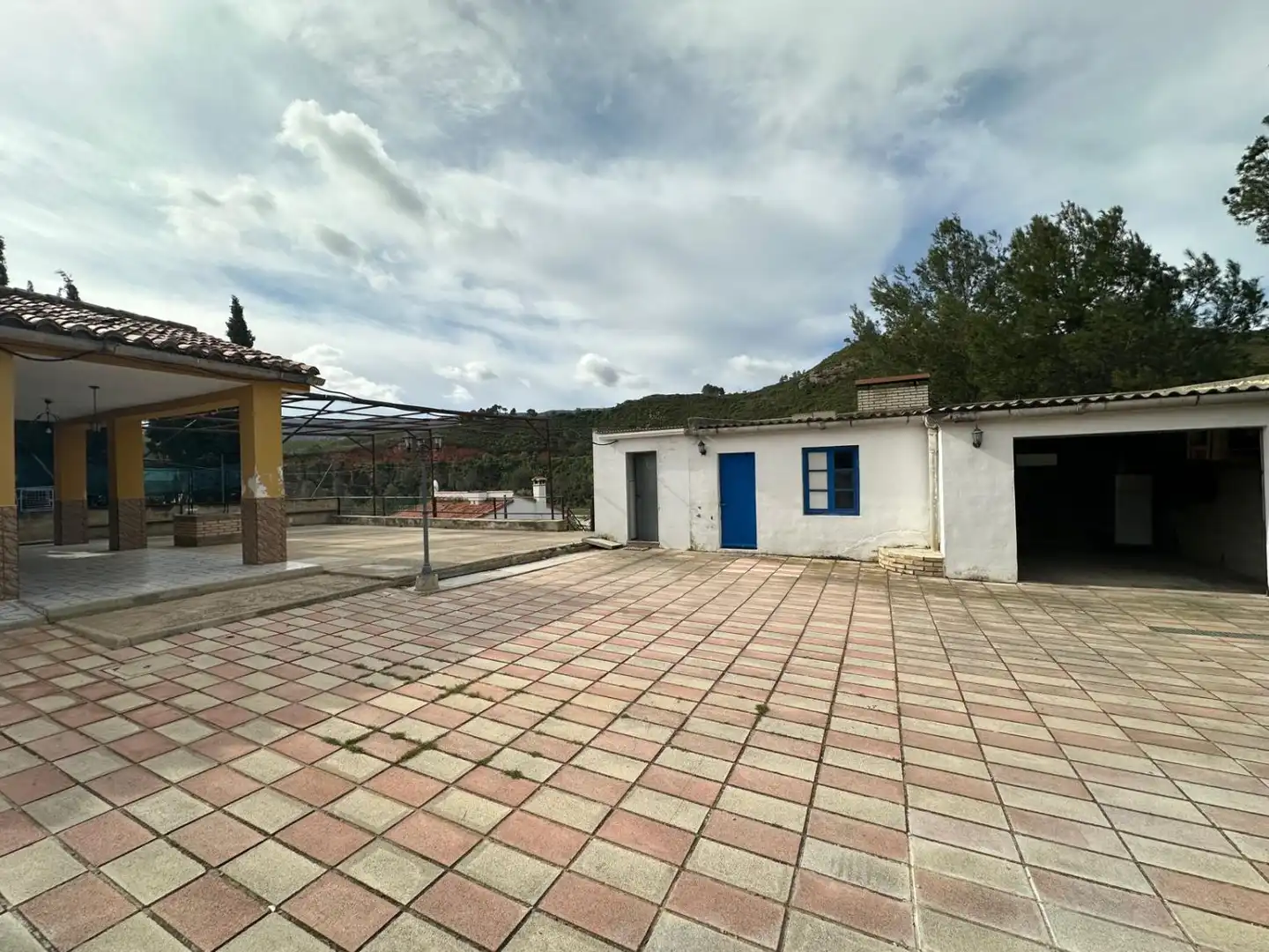Vista exterior de Casa o chalet en venta en Macastre con Calefacción, Terraza y Trastero