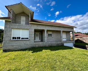 Vista exterior de Casa o xalet en venda en Moraña amb Jardí privat, Terrassa i Traster