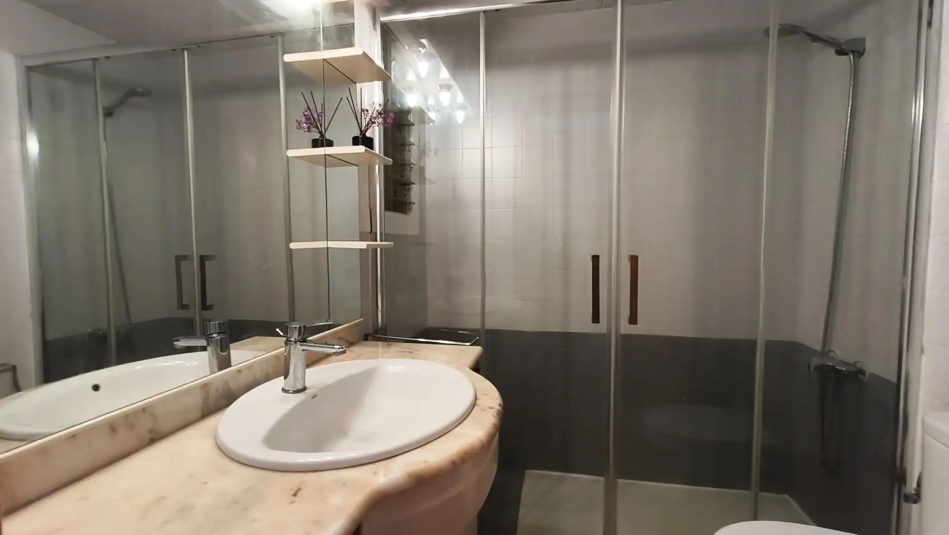Baño de Piso en venta en Vilanova i la Geltrú con Calefacción y Trastero