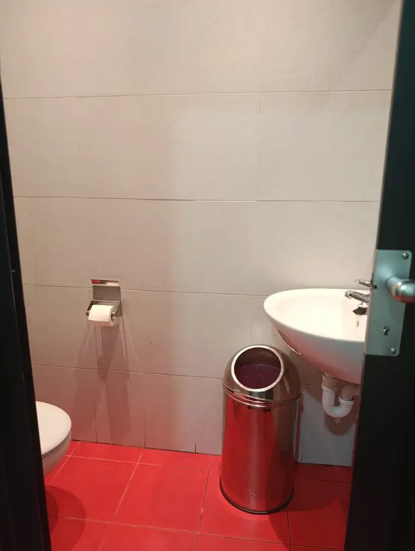 Bany de Local en venda en Bilbao  amb Aire condicionat