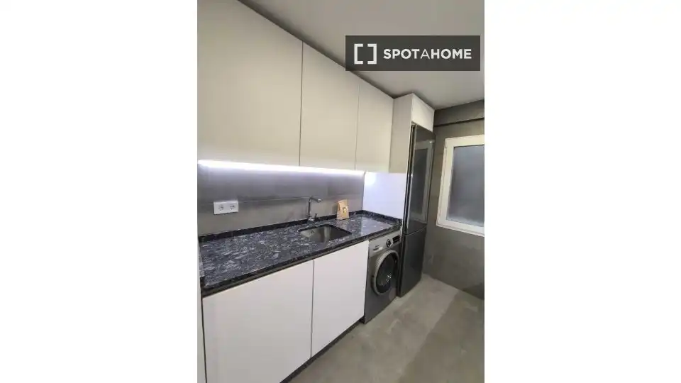 Cocina de Piso para compartir en Madrid con Aire acondicionado, Calefacción y Amueblado