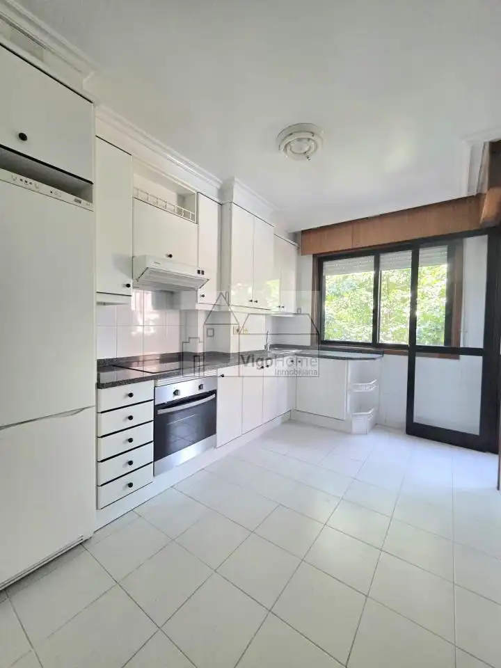 Kitchen of Flat for rent in Vigo   with Heating, Parquet flooring and Storage room