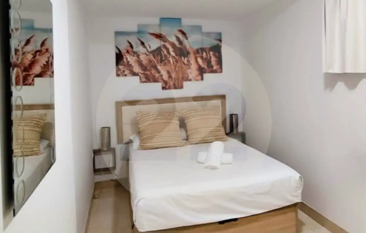 Habitación de Apartamento de alquiler en Benidorm con Aire acondicionado, Terraza y Piscina