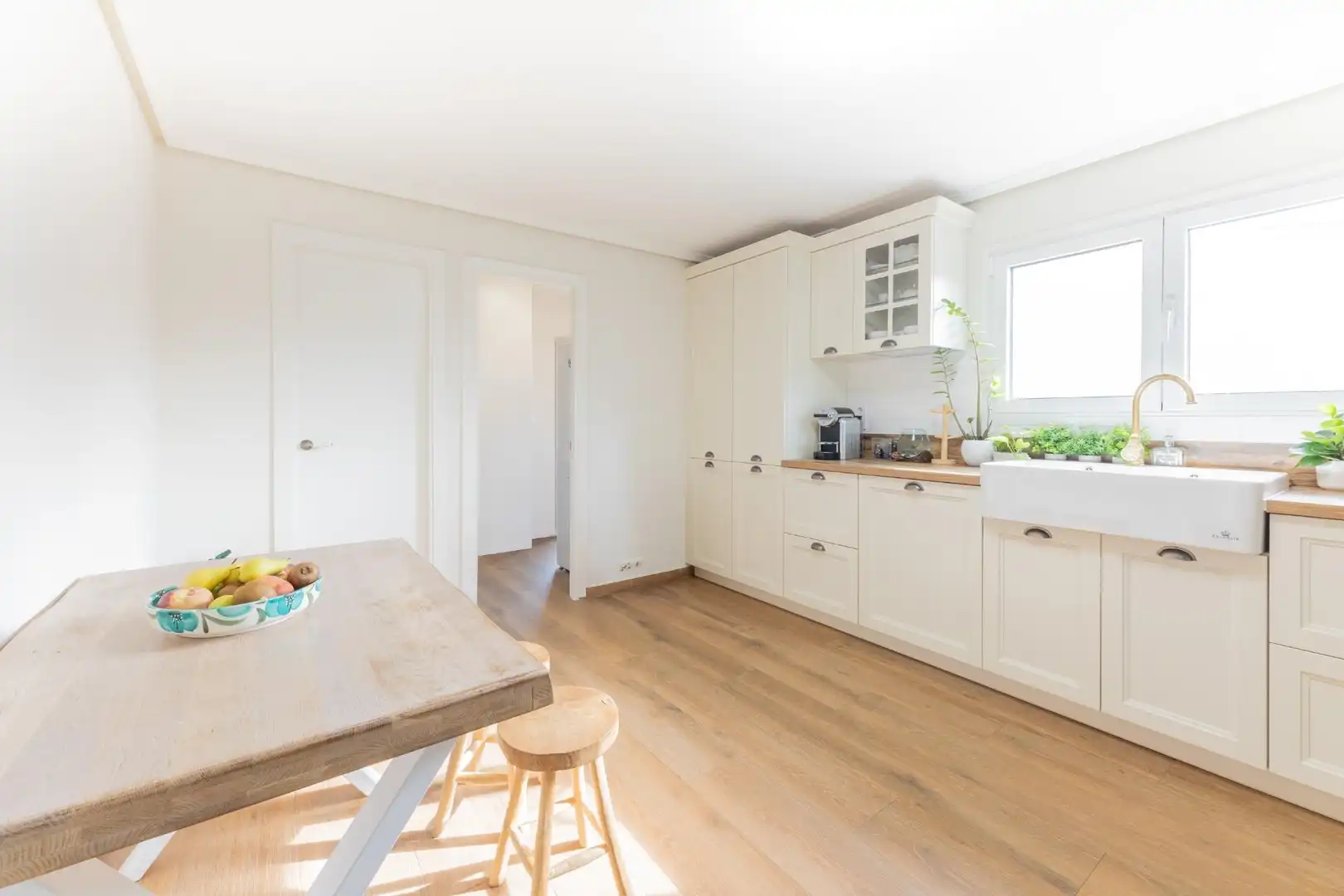 Cuina de Casa o xalet en venda en Requena amb Jardí privat, Terrassa i Piscina