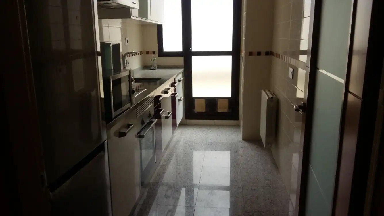 Cuina de Apartament de lloguer en Badajoz amb Aire condicionat, Calefacció i Moblat