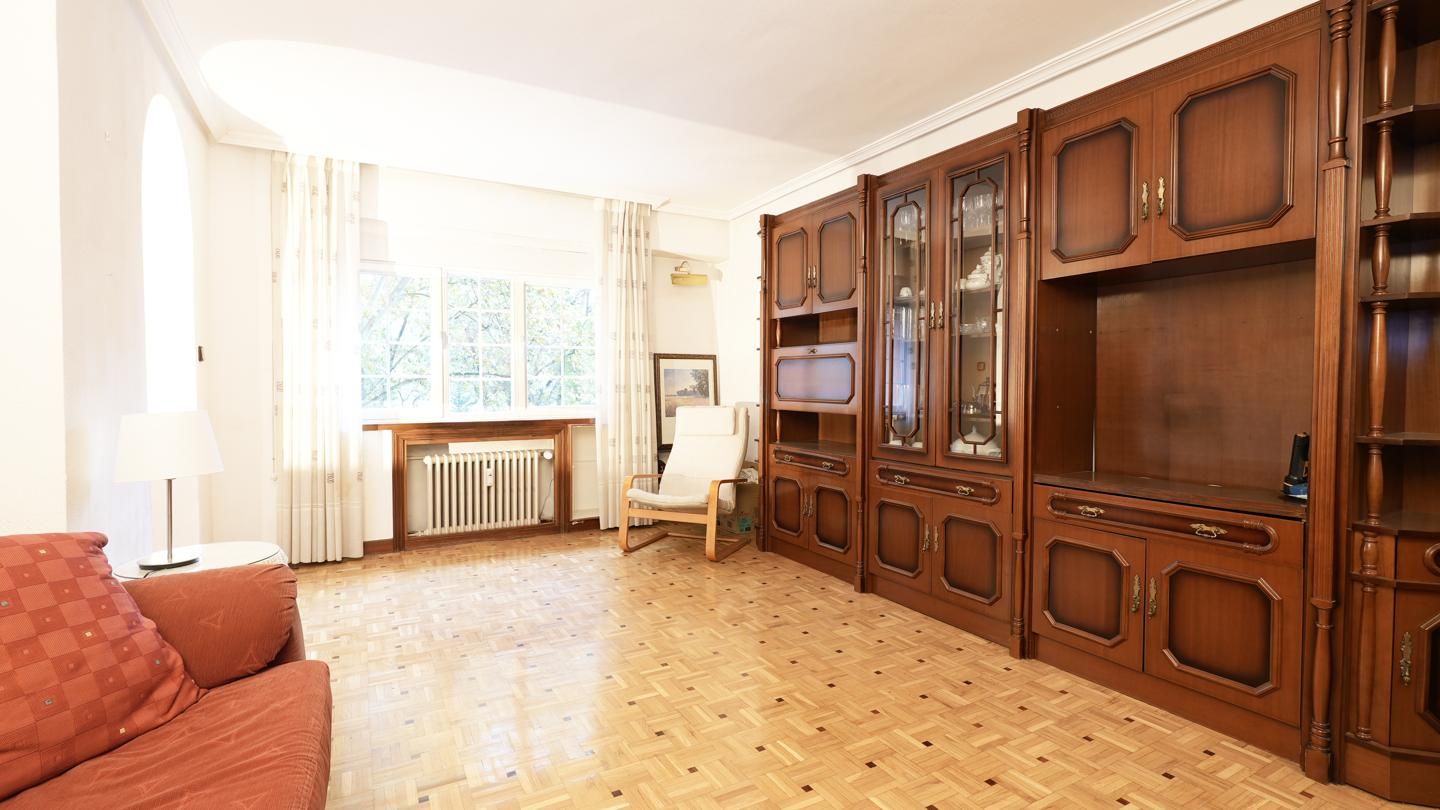 Living room of Flat for sale in  Madrid Capital  with Heating and Storage room