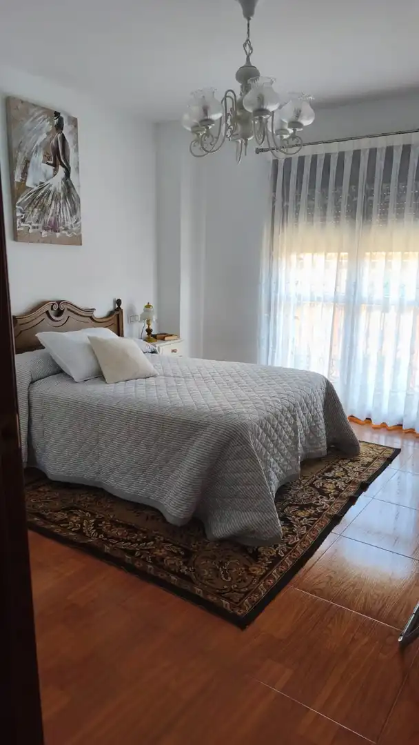 Schlafzimmer von Einfamilien-Reihenhaus zum Verkauf in El Burgo Ranero  mit Heizung, Privatgarten und Parkett