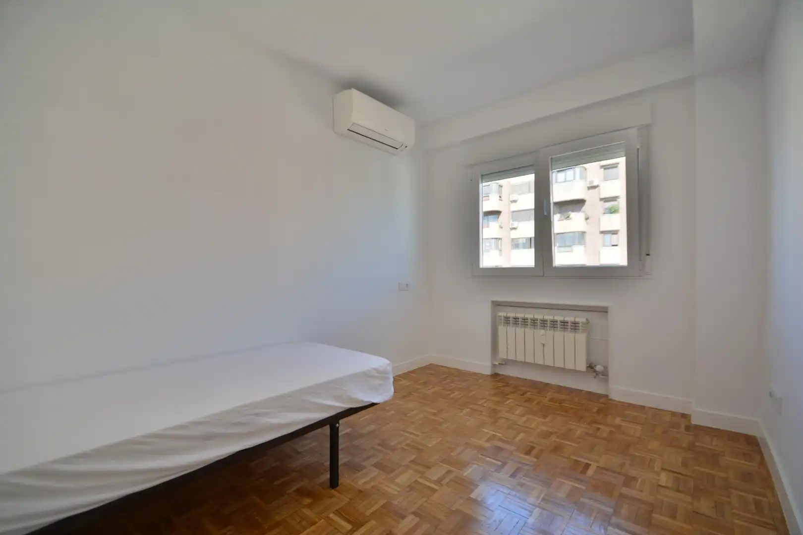 Schlafzimmer von Wohnung zur Miete in Fuencarral - El Pardo