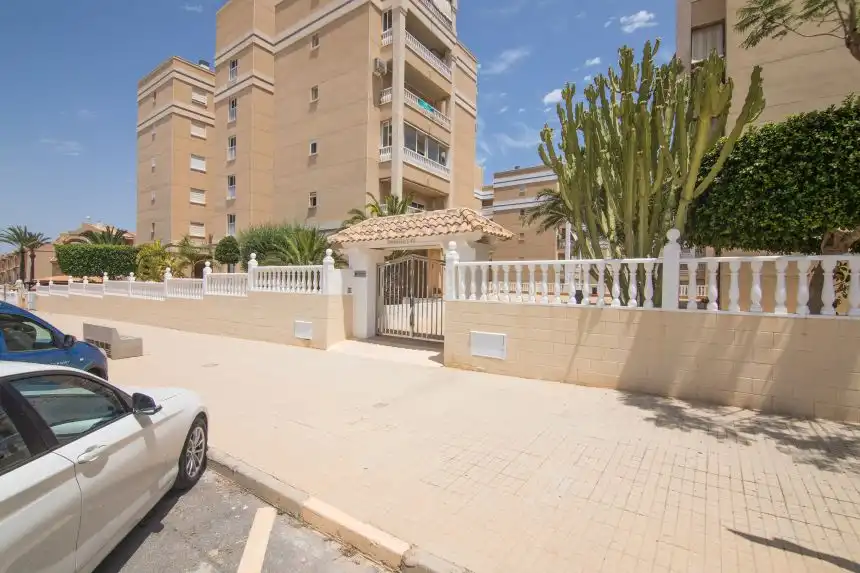 Außenansicht von Wohnung zum Verkauf in Elche / Elx mit Klimaanlage, Terrasse und Möbliert