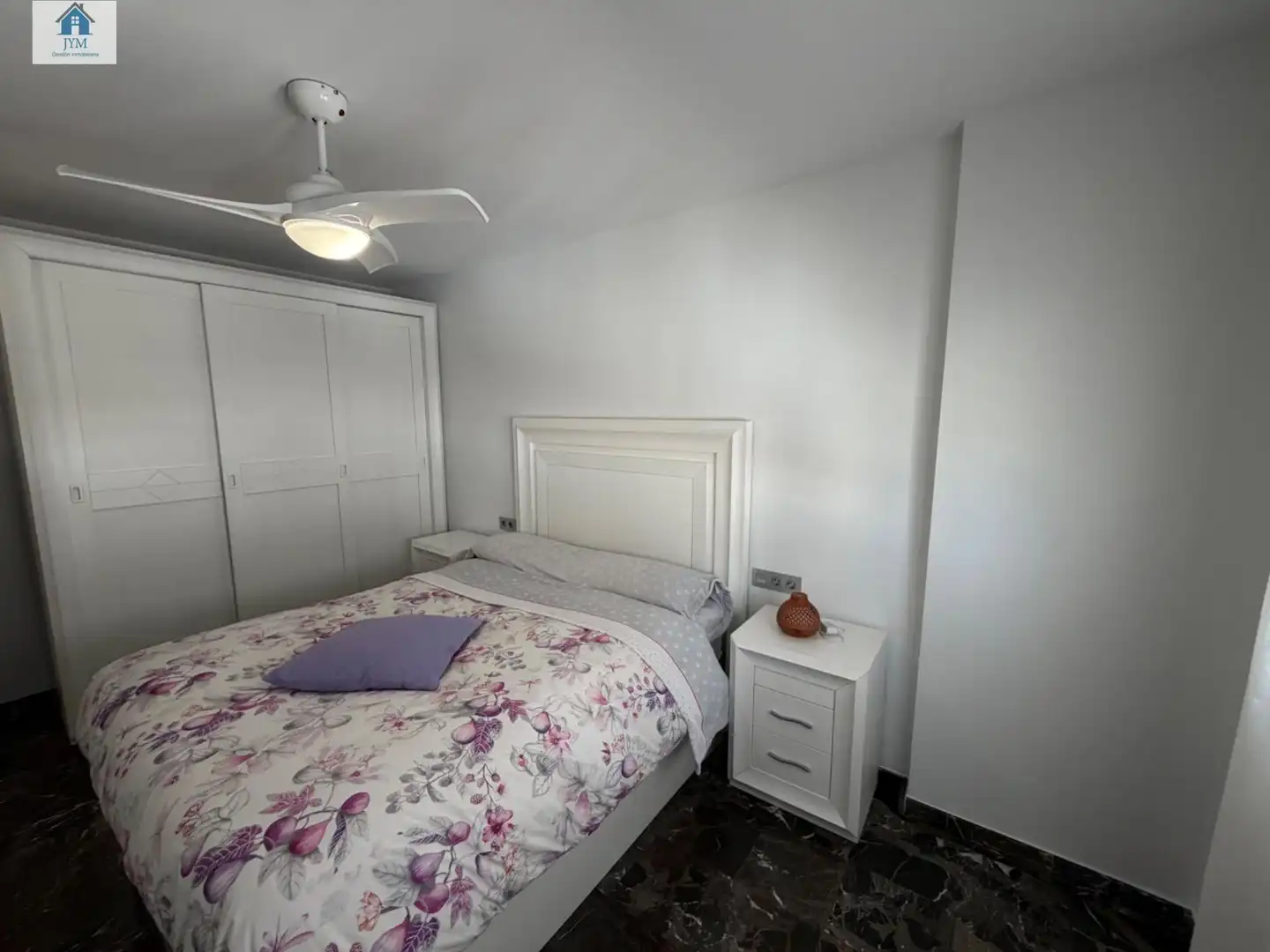 Habitación de Casa adosada en venta en La Zubia con Jardín privado y Balcón