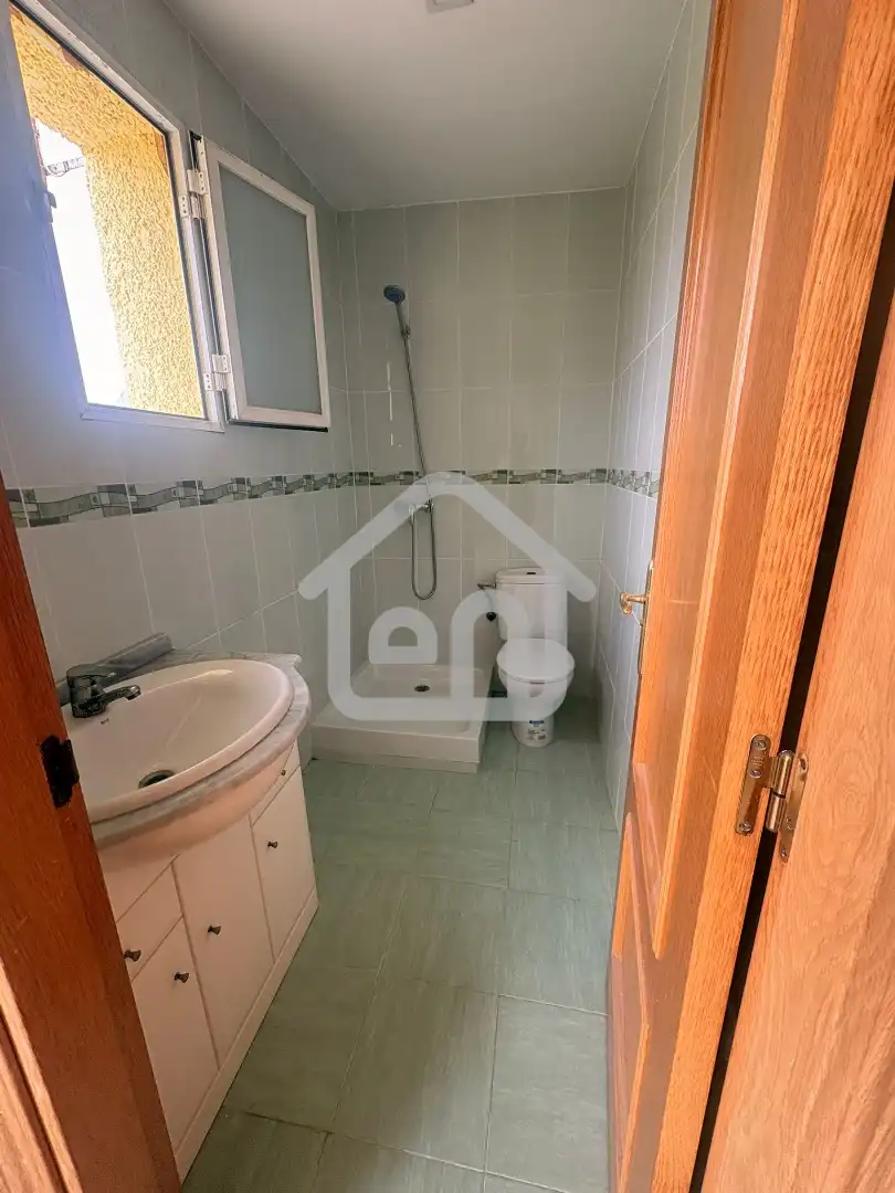Badezimmer von Einfamilien-Reihenhaus zum Verkauf in Requena mit Terrasse
