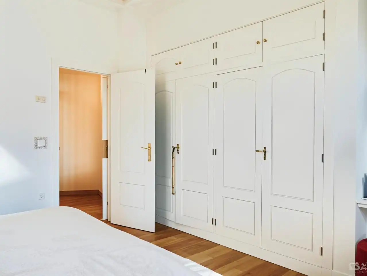 Dormitori de Casa o xalet en venda en Tomares amb Aire condicionat, Jardí privat i Parquet