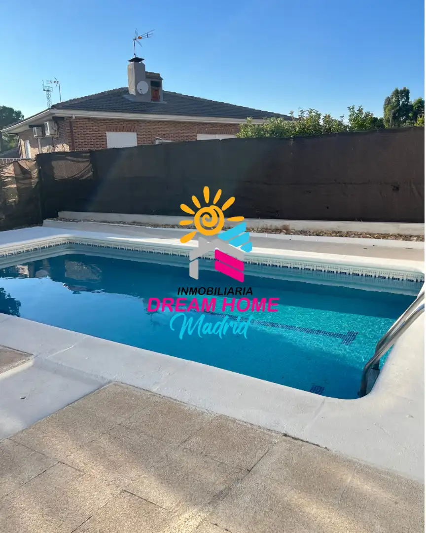 Piscina de Casa o chalet en venta en Madrid con Jardín privado
