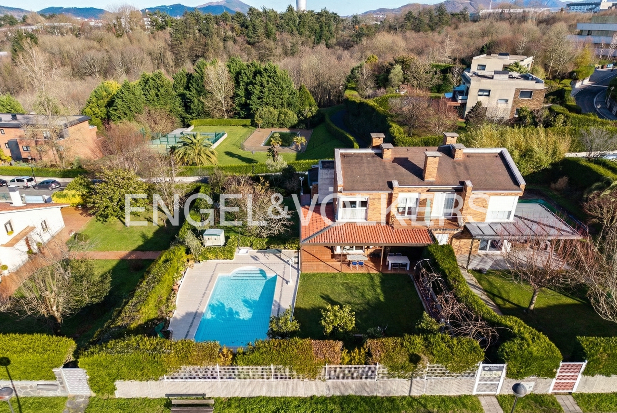 Vista exterior de Casa adosada en venda en Donostia - San Sebastián  amb Calefacció, Jardí privat i Terrassa