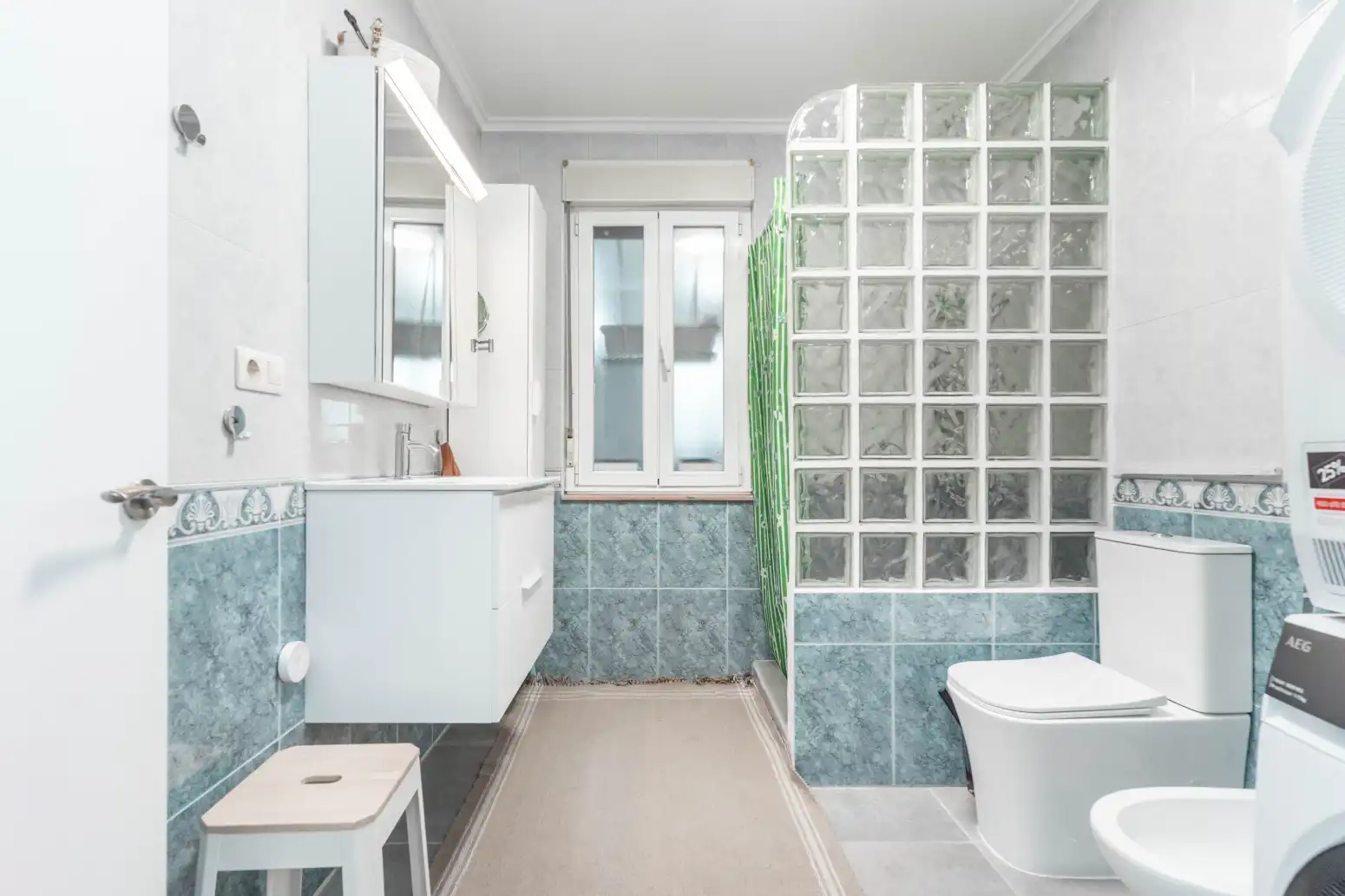Badezimmer von Einfamilien-Reihenhaus zum Verkauf in Mieres (Asturias) mit Heizung, Terrasse und Abstellraum