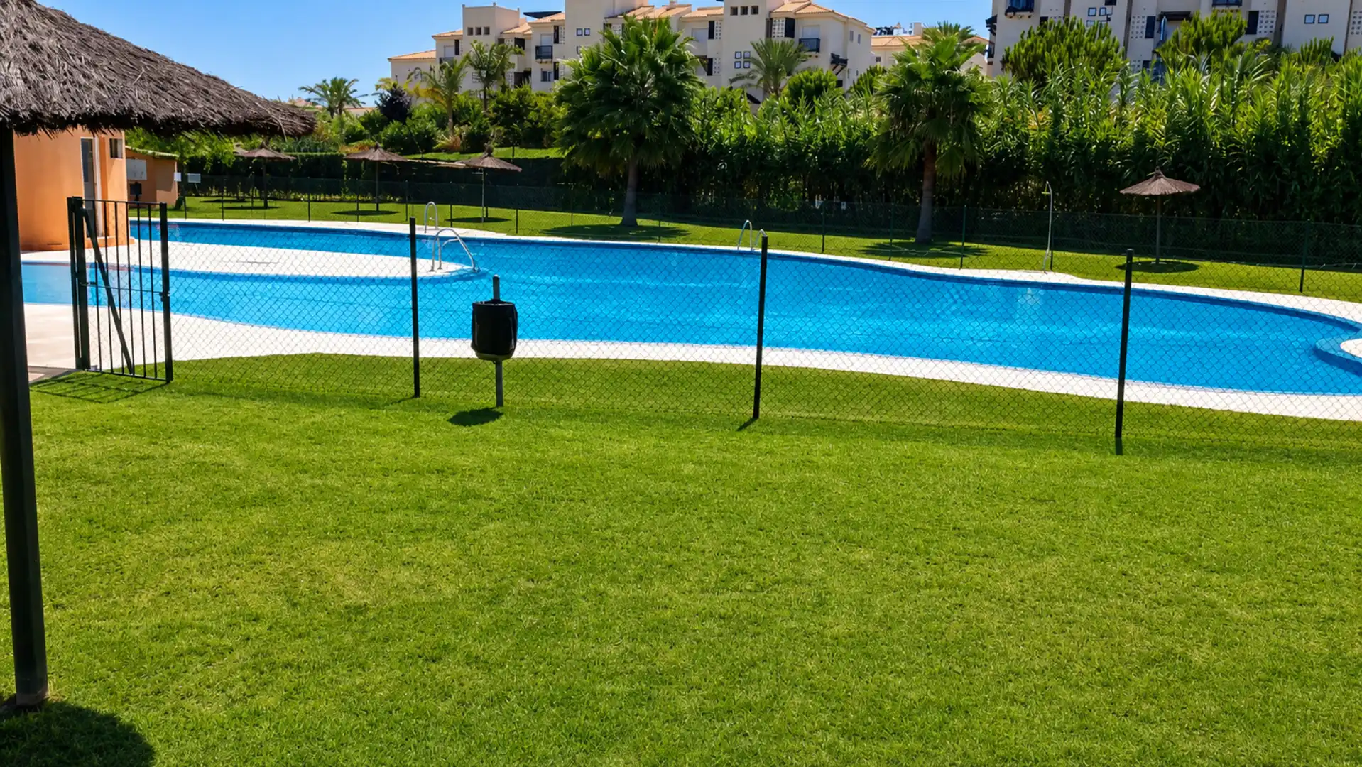 Mini appartamento con piscina in vendita a San Luis de Sabinillas, imagen 2