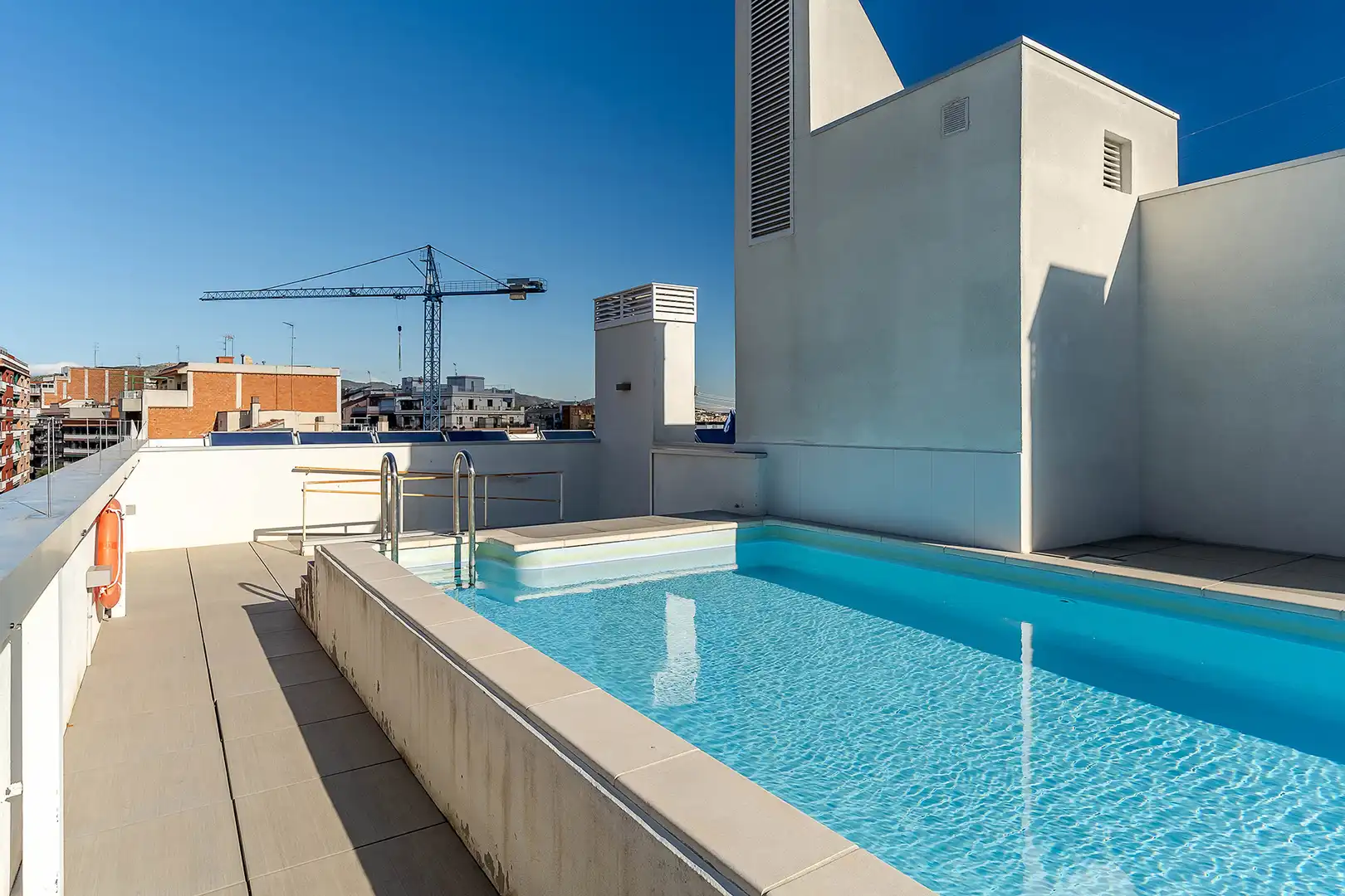 Piscina de Pis en venda en Barcelona amb Aire condicionat, Moblat i Forn