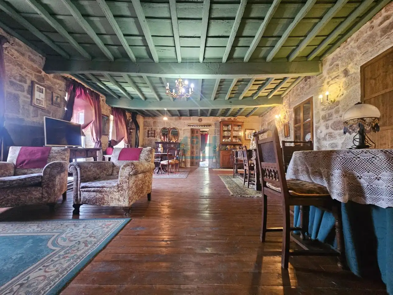 Sala de estar de Finca rústica en venta en Beade  con Jardín privado y Amueblado