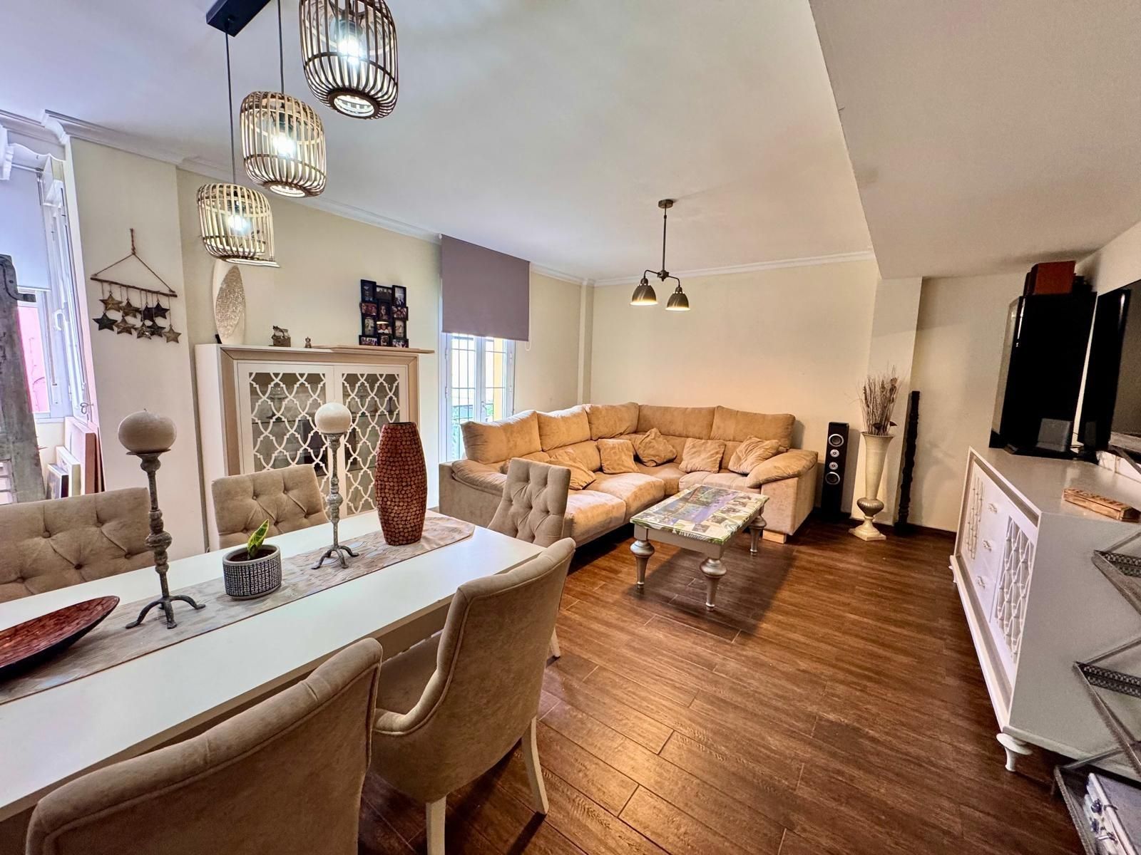 Living room of Flat for sale in Algeciras  with Air Conditioner and Furnished