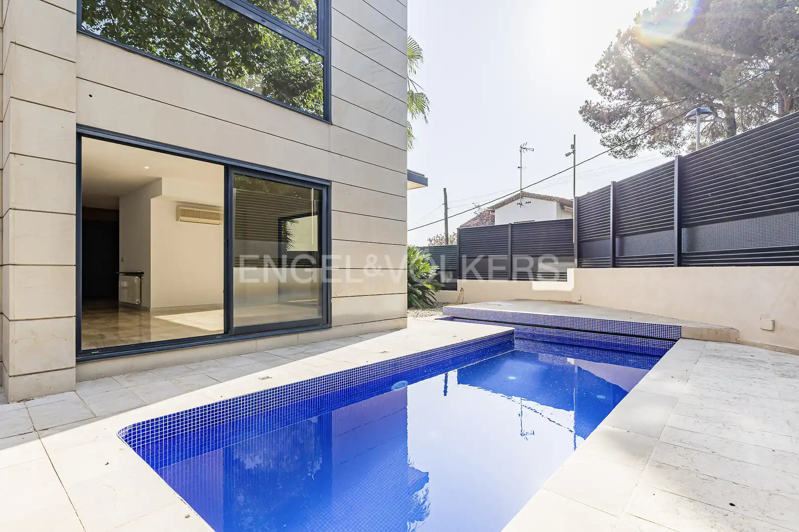 Swimming pool of Houses for sale in Sant Cugat del Vallès  with Air Conditioner, Heating and Private garden
