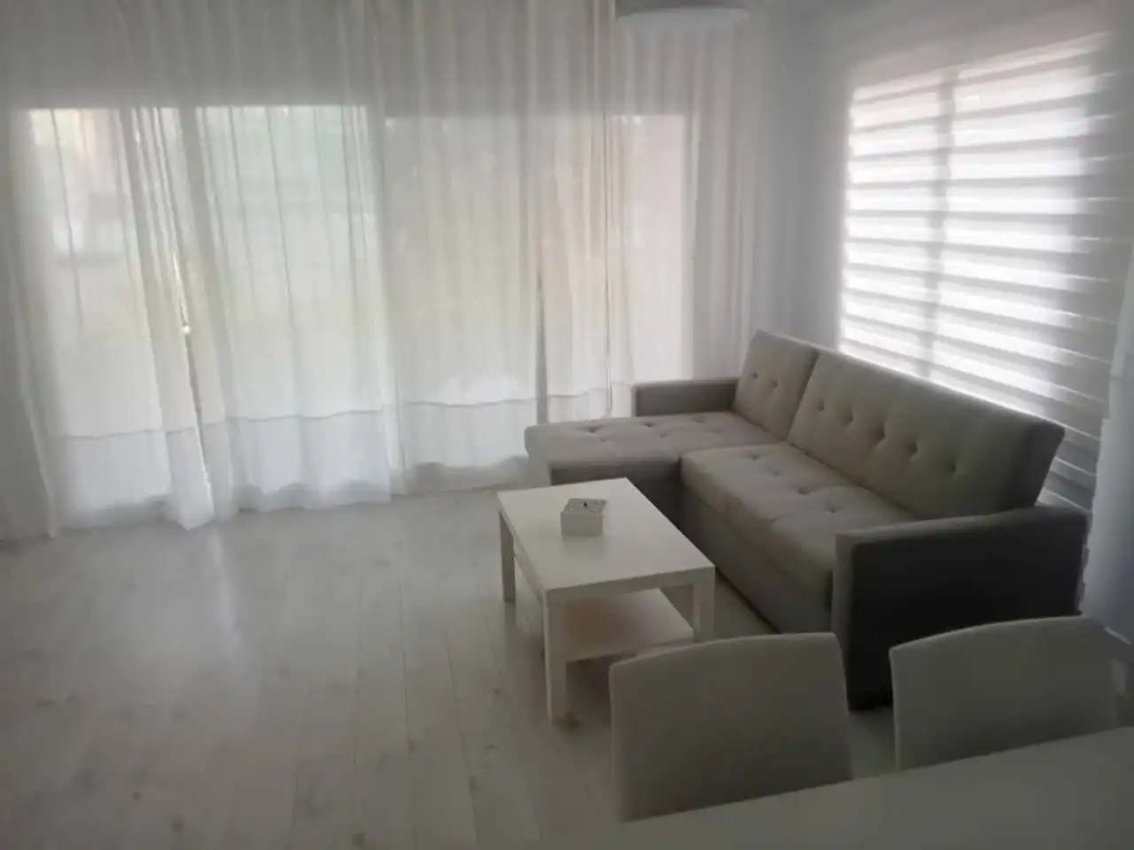 Sala de estar de Piso de alquiler en Cubelles con Aire acondicionado, Calefacción y Jardín privado