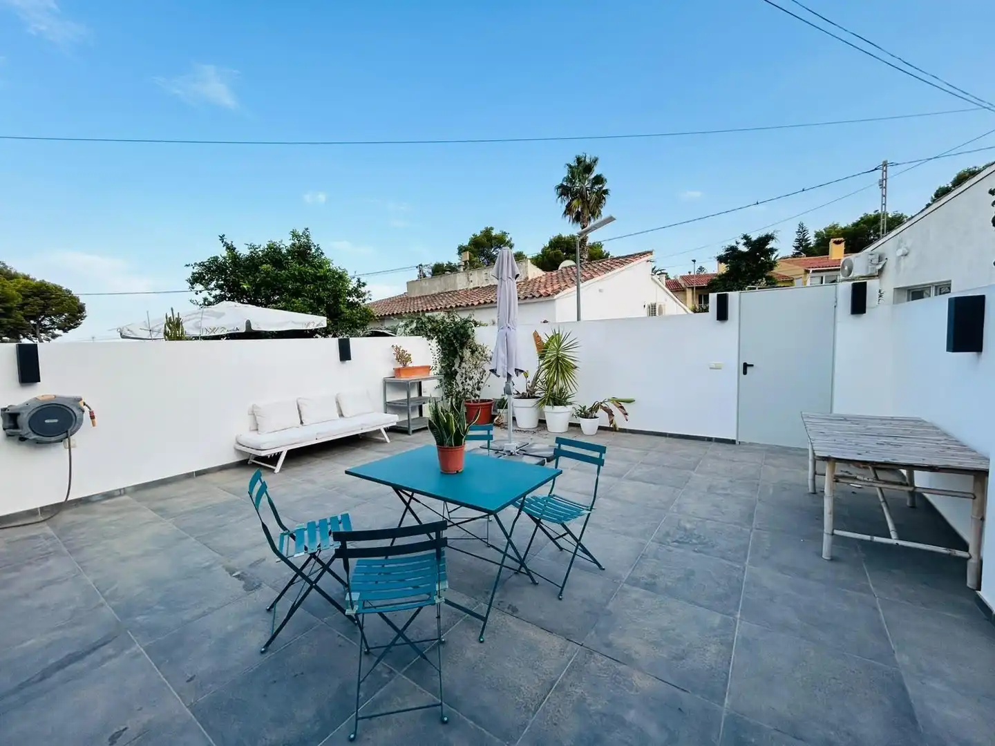 Bungalow with pool for sale in Escandinavia - Cautivador
